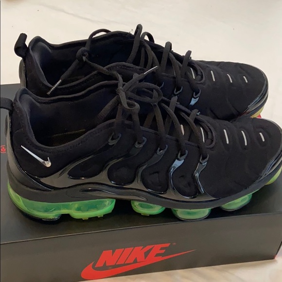 neon green and black vapormax